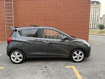Chevrolet Spark: 2017 г., 1 л, Вариатор, Бензин, Хэтчбэк — 2
