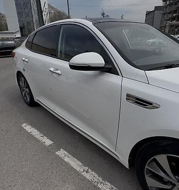 Другой транспорт: KIA Optima, белый седан бизнес-класса. Основные особенности: - Кузов — 1