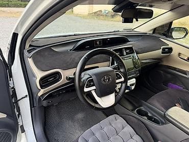 lancer evolution: Toyota Prius: 2017 г., 1.8 л, Автомат, Гибрид, Хэтчбэк — 5