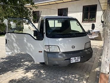 Компактный бортовой малотоннажный грузовик Nissan (правый руль) — 4