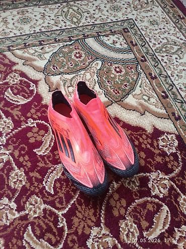 yeezy boost: Футбольные бутсы без шнурков (лаконический сліп-он дизайн) — 2
