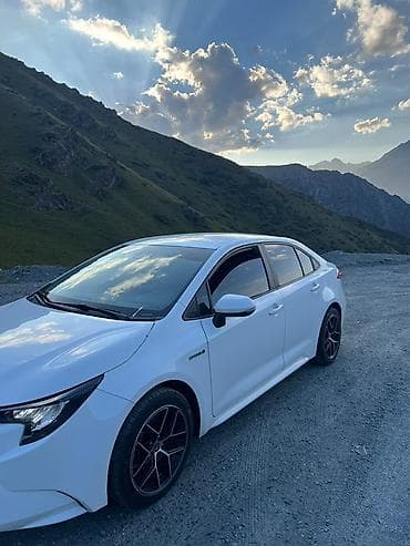 byd e2 2019: Toyota Corolla: 2023 г., 1.8 л, Вариатор, Гибрид, Седан — 9
