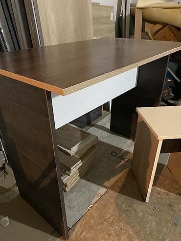 Столы: Срочно!!! Дешево продается стол ширина 97cm глубина 58 cm высота — 3