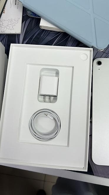 Планшеты: Планшет, Apple, память 128 ГБ, 11" - 12", Wi-Fi, Б/у, Классический цвет - Серебристый — 4