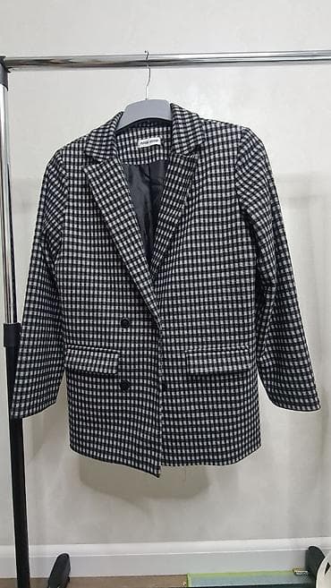 укороченное пальто: Пиджак
размер L — 1