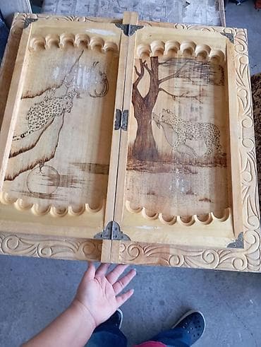 Книги и журналы: Резная деревянная доска 3-в-1: шахматы, шашки и нарды - Материал — 3