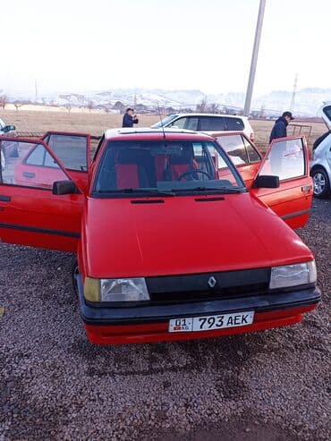 срочно продам авто в связи с переездом: Renault 11: 1990 г., 1.9 л, Механика, Дизель, Хэтчбэк — 5