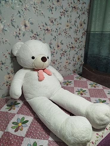 toy: - Цвет: молочный/белый. - Размеры: - Крупный мишка — очень большой — 2