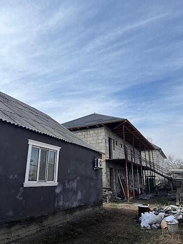 🏡 Продается участок с 2 домами 📍Район: ж/м Бакай-Ата 🌳 Участок: 5 — 4