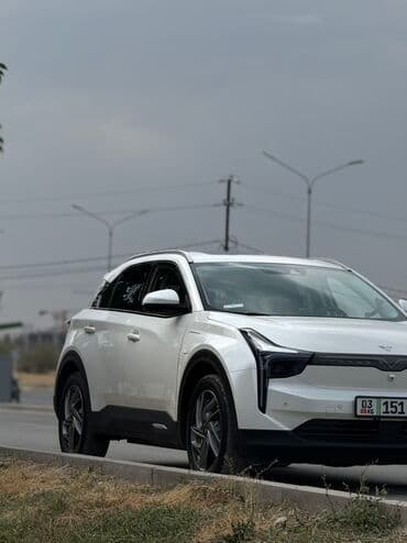 электронные мотоцикл: Электромобиль-кроссовер (компактный SUV), белый цвет кузова. Основные — 2