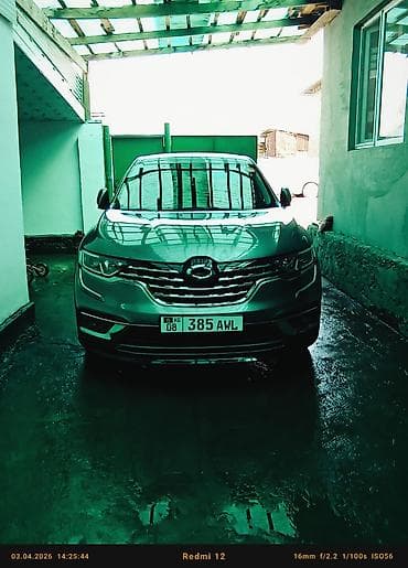 Кроссовер (5 мест) серебристо‑серого цвета. Кузов и экстерьер: -