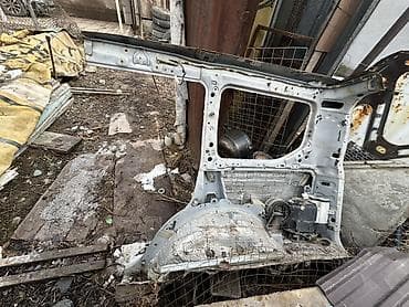 Силовые элементы кузова: Задние крыло от Прада 
В белом свете — 2