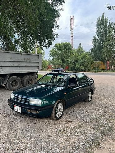 Унаа: Volkswagen Vento: 1995 г., 1.8 л, Кол менен иштөөчү, Бензин, Седан — 1