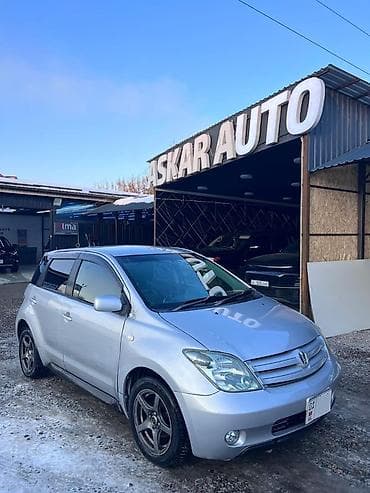 Toyota ist: 2004 г., 1.5 л, Автомат, Бензин, Хэтчбэк