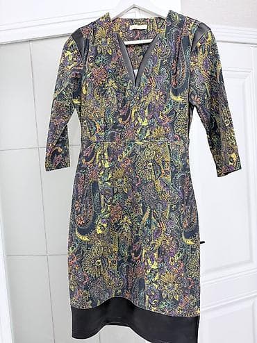 Платья: Продаю классные платья, размер 42-44, в идеальном состоянии, носила — 7