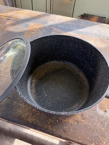 Кухонные принадлежности: Казан чугунный и все остальные кащаны по 500сом каждый катрбля одна — 2