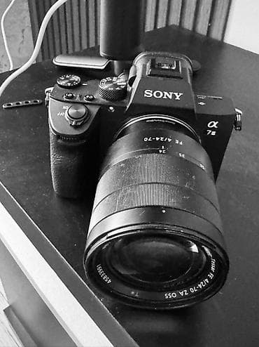 Полнокадровая беззеркальная камера Sony α7 III с универсальным