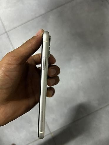 IPhone 11, Б/у, 64 ГБ, Белый, Защитное стекло, Чехол, 85 %