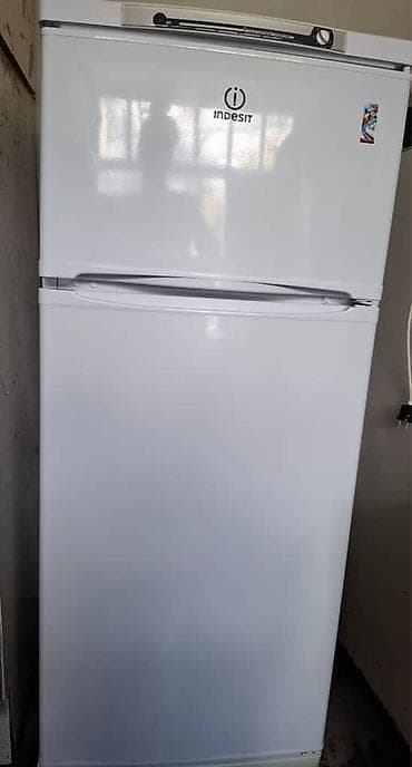 ipad m5: Не рабочий Холодильник Indesit, двухкамерный, белый цвет. Сгорела — 1