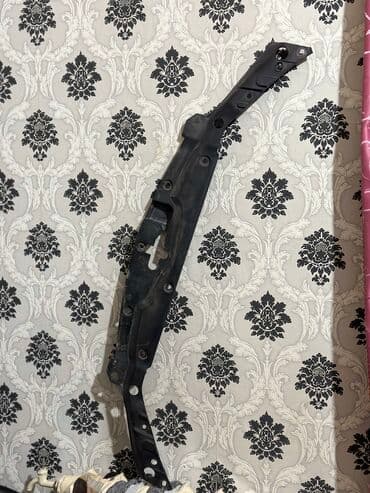 Решетка радиатора Honda 2004 г., Б/у, Оригинал at lalafo.kg Решетка радиатора Honda 2004 г., Б/у, Оригинал