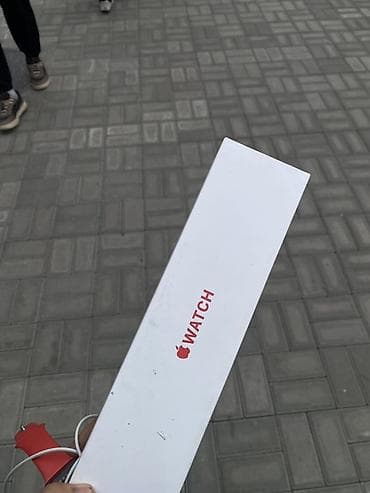 surface 4: Смарт-часы Apple Watch (коробка с логотипом Apple Watch). Цвет корпуса — 2