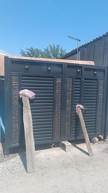 Металлические распашные ворота с калиткой - Материал: сталь. -