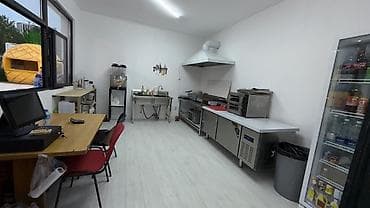 Киоск уличного питания с оборудованной кухней и зоной для гостей — 1