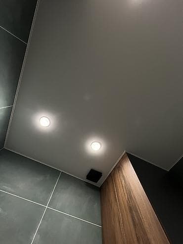 подвесной потолок: Натяжные потолки с интерьерной подсветкой и встраиваемыми — 4