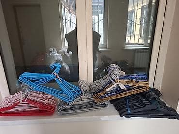 Тигүүчүлөр үчүн отургучтар: Продается комплект мебели и оборудования для ателье/швейного цеха: - — 9