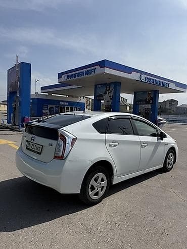 leksus es 300: Toyota Prius: 2012 г., 1.8 л, Вариатор, Гибрид, Хэтчбэк — 4