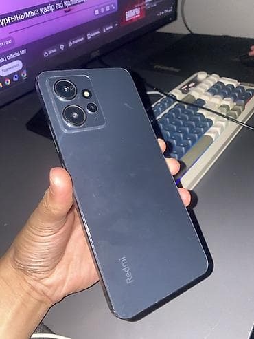 Смартфон Xiaomi Redmi Note 12 - Экран с круглым вырезом по центру под