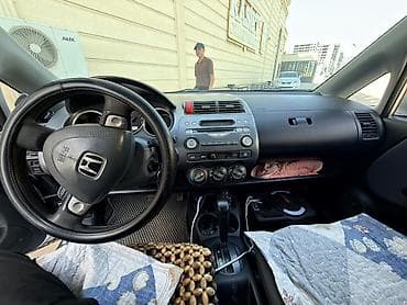газель 4 4: Honda Jazz: 2003 г., 1.3 л, Автомат, Бензин, Хэтчбэк — 6