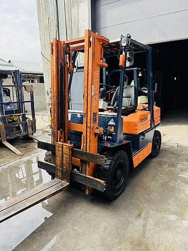 пагрузчик: Погрузчик, Toyota, Колесный, Вилочный — 3