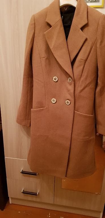 шуба s: Продаю новое пальто, очень хорошо сидит по фигуре — 1