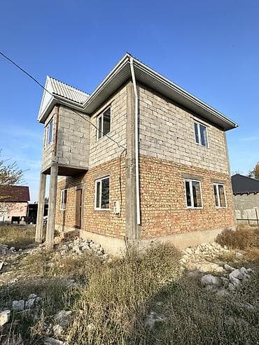 продаю дом кирпичный: Продаётся двухэтажный дом Основные характеристики: - Материал стен — 4