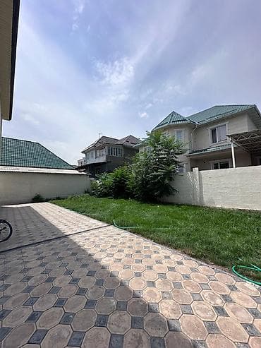 Кыймылсыз мүлк: 🏡 Продаётся просторный двухэтажный дом в ж/м Кок-Жар Отличный вариант — 10