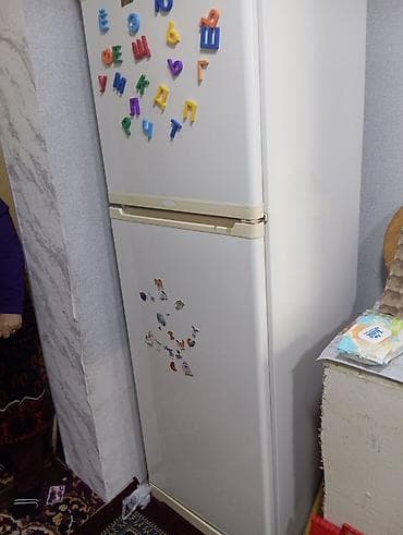 Техника для кухни: Двухкамерный холодильник с верхней морозильной камерой. Основные — 3