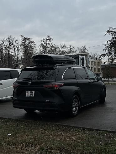 машина сатылат срочно: Toyota Sienna: 2022 г., 2.5 л, Вариатор, Бензин, Вэн/Минивэн — 6