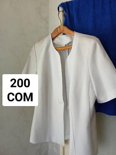 Женская одежда — несколько моделей, каждая по 200 COM. - Белый