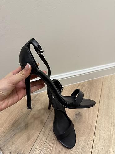 ликвидация товара: Продаю всю обувь за 1500 сом(розовый и белый каблук 36го размера — 1