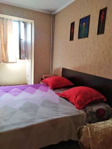 2 х комнатную квартиру по суточно в 8 мкр: 1 комната, Бронь — 6