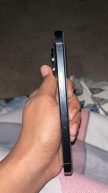 цена 12 про макс: 16 pro Смартфон с плоскими гранями и матовым чёрным корпусом. На — 5