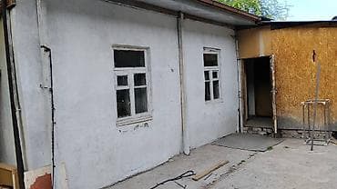 сдаю дом без хозяин: Сдам простое одноэтажное жильё с отдельным входом и крытой — 1