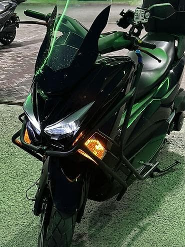 Скутеры: Макси-скутер Yamaha, 200 куб. см, Бензин — 8