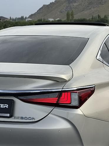 манипулятор цены: Lexus ES: 2018 г., 2.5 л, Вариатор, Гибрид, Седан — 8