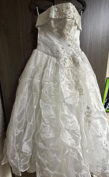 Спецодежда: Продается шикарное свадебное платье, размер регулируется б/у в хорошем — 2
