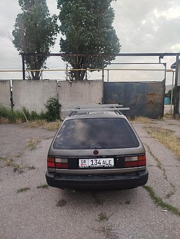 противен: Volkswagen Passat Variant: 1994 г., Универсал — 3