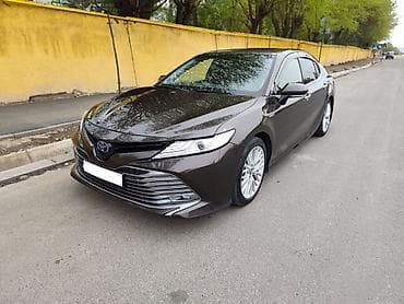 Toyota Camry: 2018 г., 2.5 л, Вариатор, Гибрид, Седан