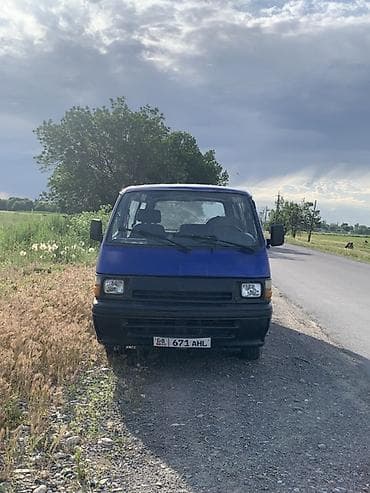 2 8: Toyota Hiace: 1995 г., 2 л, Механика, Бензин, Фургон — 5