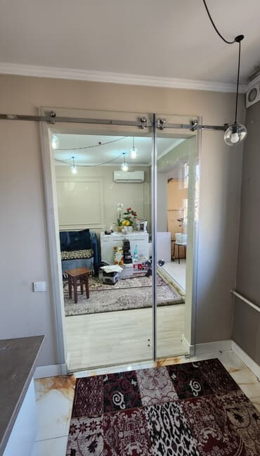 стеклянная кухонная мебель: Межкомнатная дверь со стеклом, Двустворчатая — 1